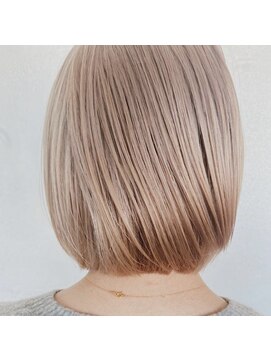 エストアール フクオカ 福岡博多店(est-r. Fukuoka) ベージュ/ハイライト/ボブ/切りっぱなし