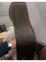 カミエ(kamie)&nbsp;◎透明感　オリーブグレージュ　神戸　三宮