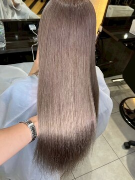 イリ 大阪(ili) ハイライトカラーミルクティーベージュレイヤーカット