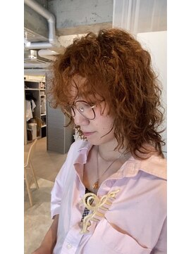 エッジ(EDGE) 外国人風／海外ガール風ふわふわパーマハイトーンカラーオレンジ