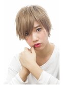 エッジィなコンパクトショート。