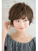 丸みを残した、女性らしさが光るショート