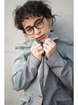 イリ(iri) 〈iri〉パーマ/くせ毛風/アンニュイ