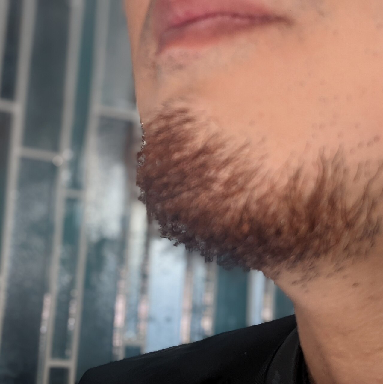 髭 高コスパで定評！ IZUMI「Vシリーズシェーバー」の実力をヒゲ濃いめの