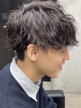 フイ 代々木(Hui) 波巻きパーマ/メンズパーマ/メンズツーブロックコンマヘア束感