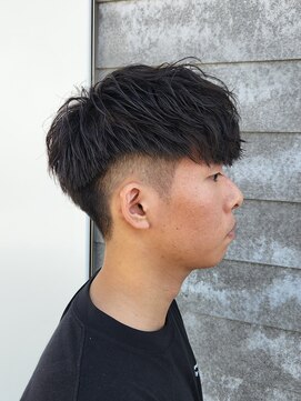 ニアウ 伊勢崎連取店(Niau) 前下り刈り上げショートマッシュツイストスパイラルパーマメンズ