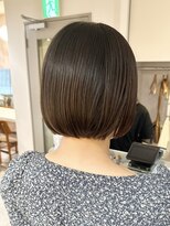 ヒビヲ(HIBIO) ワンカラーベージュブリーチなしダブルカラー切っぱなしボブ横浜