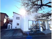 美容室 アドルアの雰囲気（花と緑豊かな店横に駐車場完備！東大宮・七里からアクセス可能☆）