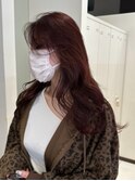 ディープレッドブラウン。