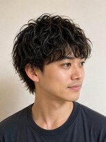 ヘアースタジオフォルム&nbsp;スパイラルツイストパーマの襟足外はねメンズパーマスタイル