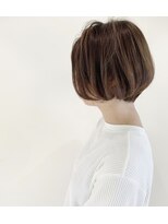 デフィー(DEFY)&nbsp;前上がりのショートボブスタイル