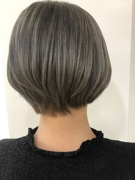 リルウ 阿倍野キューズモール(LILOU) グレージュシンプルグラデーションショート