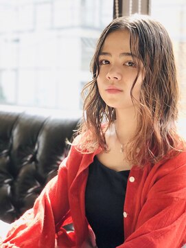 トリスト(tryst) 【tryst】ニュアンスウェーブセミロング/バレイヤージュ