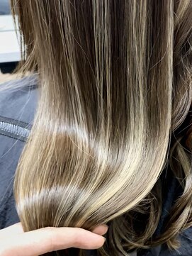 ヴィフ 大船(VIF) 筋感ハイライト/ベージュ/グレージュ/ケアブリーチ/大船駅/TOKIO