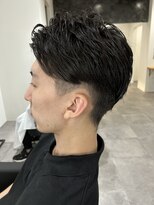 ヒュイル バイ ニアウ(Hwyl by Niau)&nbsp;メンズマッシュセンターパートスパイラルパーマニュアンスパーマ