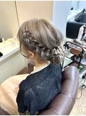 編み込みをつかったアップヘア♪
