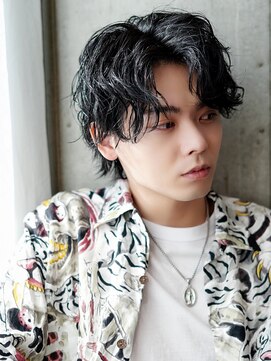 ライラ(Lyla) ツイストスパイラルパーマ　センターパート