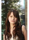 毛束の浮遊感がセクシーなワイルドレイヤースタイル