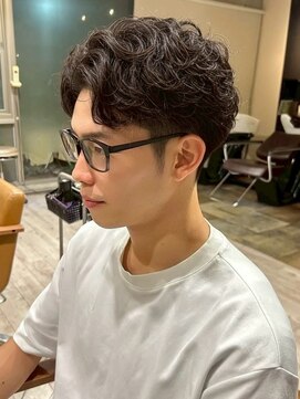 ヘアーアンドメイク ファット(Hair&Make PHAT) メンズカット黒髪爽やか波巻きパーマアップバングショート