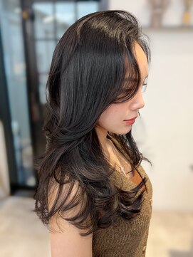 リアンバイアリュール(Lian by Allure) レイヤーカットハッシュカットバタフライカットブリーチ髪質改善