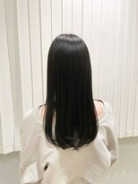 ケリーアン 太田(kelly.un)&nbsp;ミディアムレイヤー / くびれミディアム / ブルーブラック