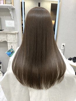 レヴェリー(REVERIE)の写真/髪の毛がうねりやすい、まとまりが気になる方必見!前髪が分かれる生え癖も理想の形へ