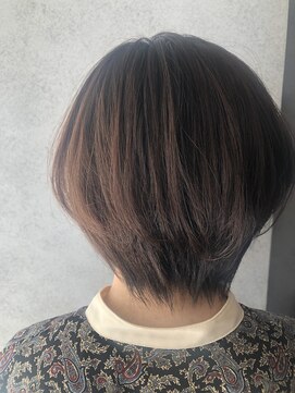 ヘアサロンM 新宿 ショート×フォギーアッシュ