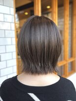 ノエル(noele)&nbsp;切りっぱなしミディアムショート×アッシュグレー