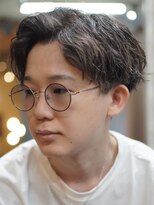 ノーエン(noen)&nbsp;センターパートスパイラルパーマツーブロック刈り上げメンズヘア