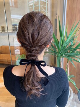 スカラ(SCALA.) 大人っぽくローポニーヘアセット