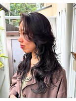 アデ オモテサンドウ(ade omotesando)&nbsp;人気のレイヤーにデジタルパーマで叶える海外風ウェーブヘア