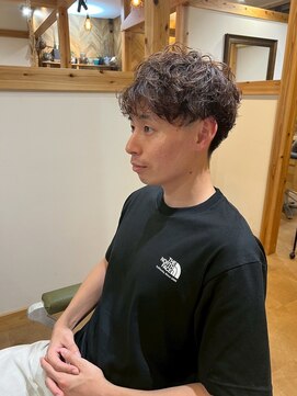ティピ(tipi) 波巻きパーマ/センターパート/メンズカット/メンズパーマ/香椎駅