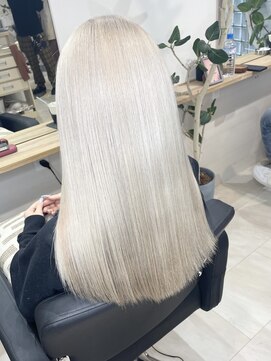 ミオ バイ レニア(mio by ReniA) ホワイトブリーチ２回ミルクティーホワイト