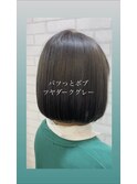 パツっとボブ×ダークグレー