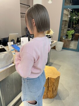 バーチ(BIRCH) ハイトーンカラー×ぱっつんボブ