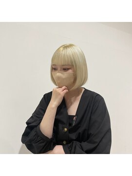 美容室ヒラトヤ 都南店 抜きっぱなしホワイトブロンドダブルカラーハイトーンボブ