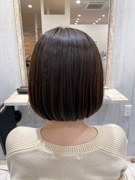 ルシール バイ アリア(Lucir by aria) 切りっぱなし風内巻きボブ