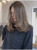 レイヤーカット ベージュカラー ロングヘア