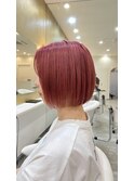 ピンクベージュ× 前下がりボブ