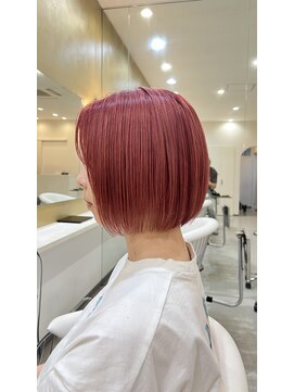 トパ タカオカ(topa takaoka) ピンクベージュ× 前下がりボブ