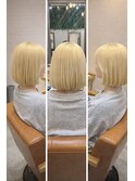 透明感ブロンドのコンパクトボブ