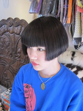 ディバイン(DIVINE) フロントＶラインのショートボブ