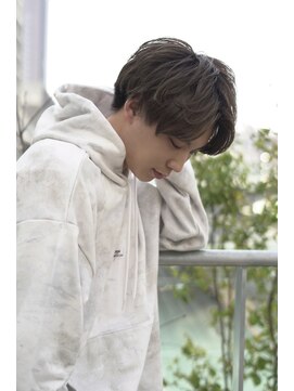 ジョエミバイアンアミ(joemi by Un ami) （joemi 新宿）センターパート 束感マッシュ ゆるパーマ 近江