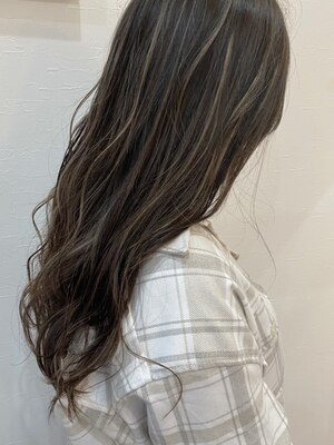 ハイライトカラーで白髪染めの方でもオシャレなヘアカラーをご提案♪白髪が気になり始めた方もオススメ！