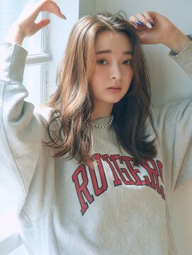 リトルキタサコバイヴィーヴル(little kitasako by BIVRE) センターパートがマッチ！ナチュラルロング