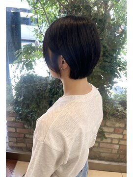 ファーレンピュアスウィート(fahren-pure-suite) 切りっぱなしショートボブ
