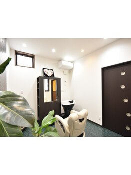 【居心地のよさを追求した店内】一人一人にゆったりとした贅沢なパーソナルスペースを。