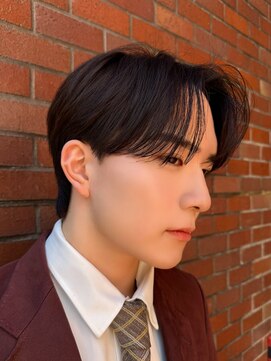 ノラ シブヤ(NORA) センターパートメンズカット韓国ヘアダウンパーマ刈り上げなし