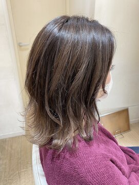 レンジシキチジョウジ (RENJISHI KICHIJOJI) バレイヤージュでつくるミディアムスタイル【RENJISHI 宮本】