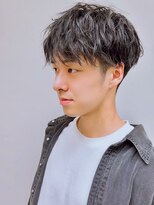 ヒビヲ(HIBIO) 前下がりマッシュ波巻きスパイラルパーマメンズツーブロック横浜